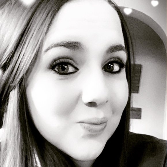 Meet your Posher, Stephanie - Picture 1 of 1